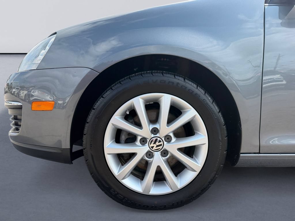 Used 2010 Volkswagen Jetta Limited Edition FWD image 9