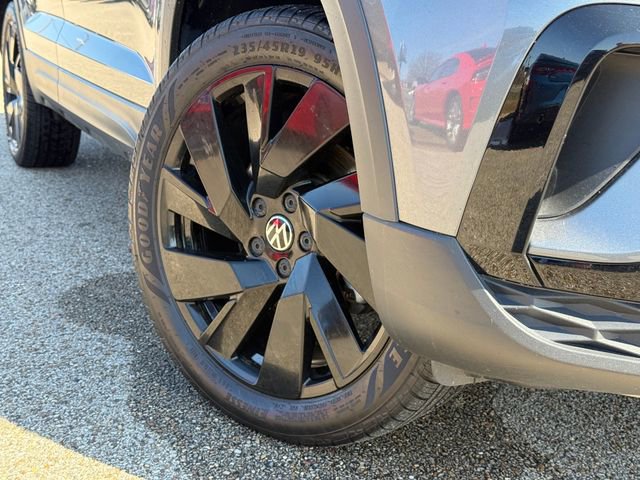 Certified 2024 Volkswagen Taos SEL image 2