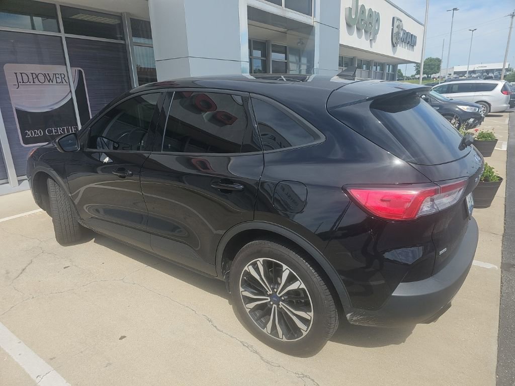 Used 2021 Ford Escape SE w/ SE Sport Appearance Package AWD/4WD image 3
