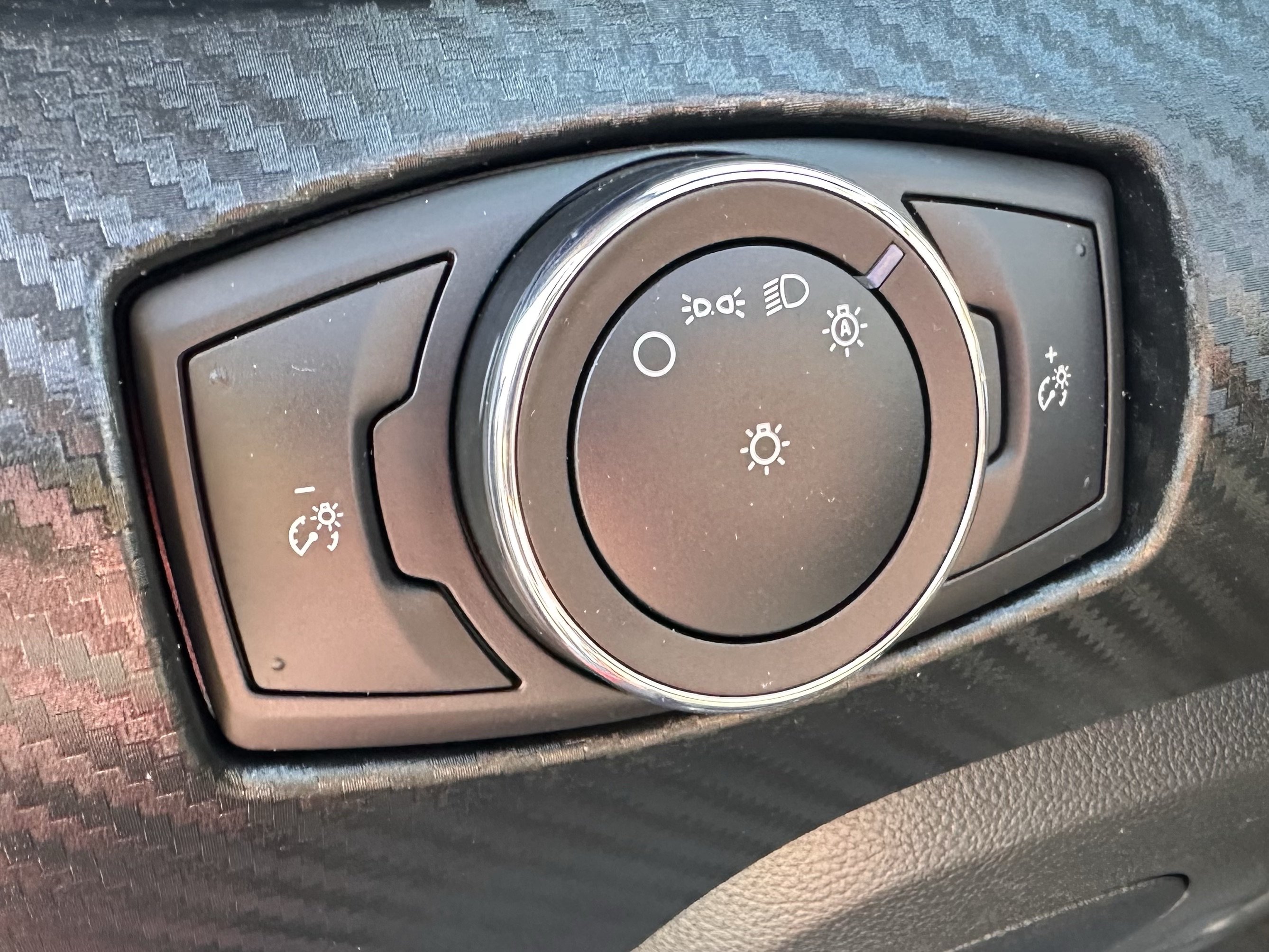 Used 2018 Ford Mustang Convertible RWD image 26