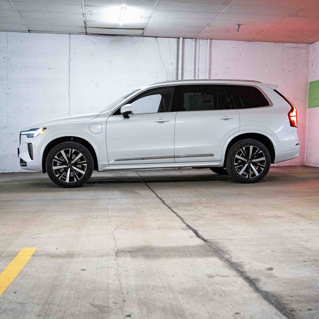New 2025 Volvo XC90 T8 Core w/ Climate Package image 3