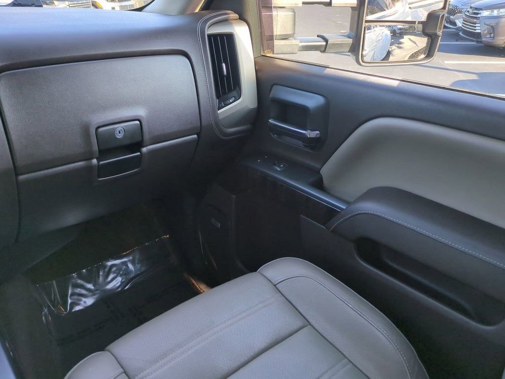 Used 2015 GMC Sierra 3500 Denali w/ Duramax Plus Package image 17