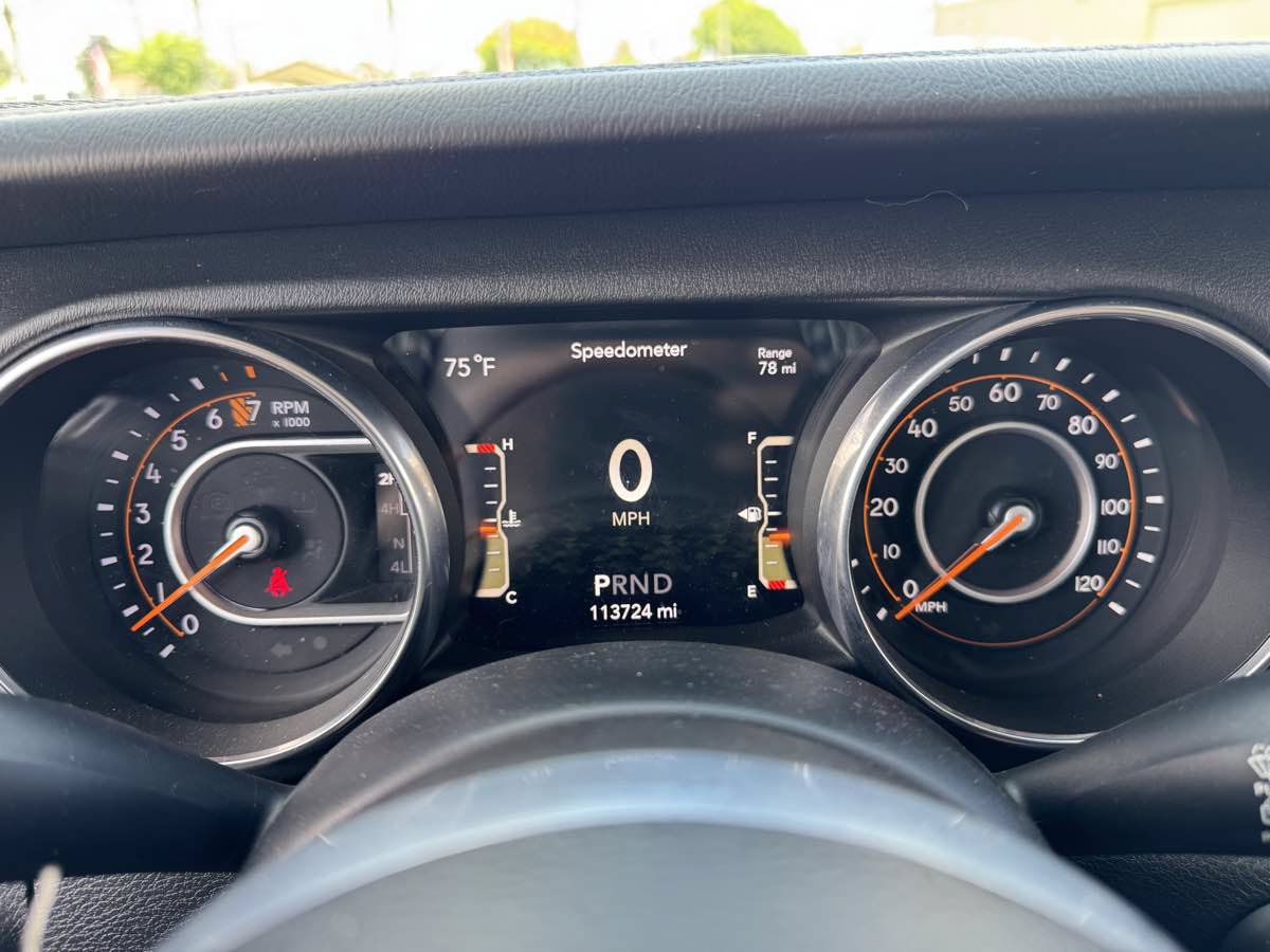 Used 2018 Jeep Wrangler Unlimited Sahara w/ LED Lighting Group AWD/4WD image 25