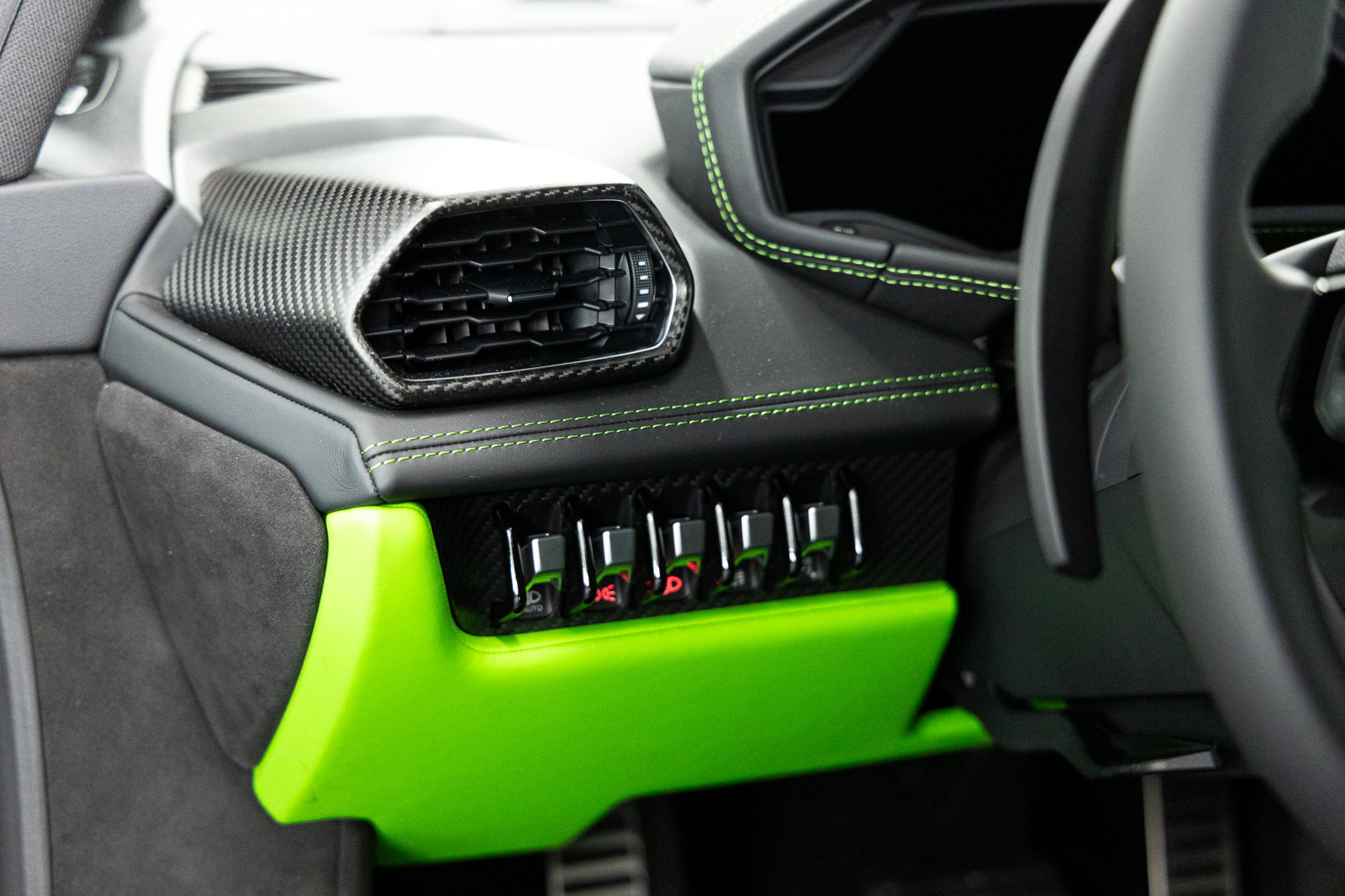 Used 2023 Lamborghini Huracan Tecnica RWD image 39