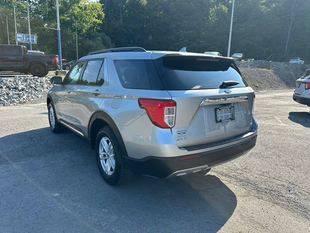 Used 2020 Ford Explorer XLT w/ Equipment Group 202A AWD/4WD image 2