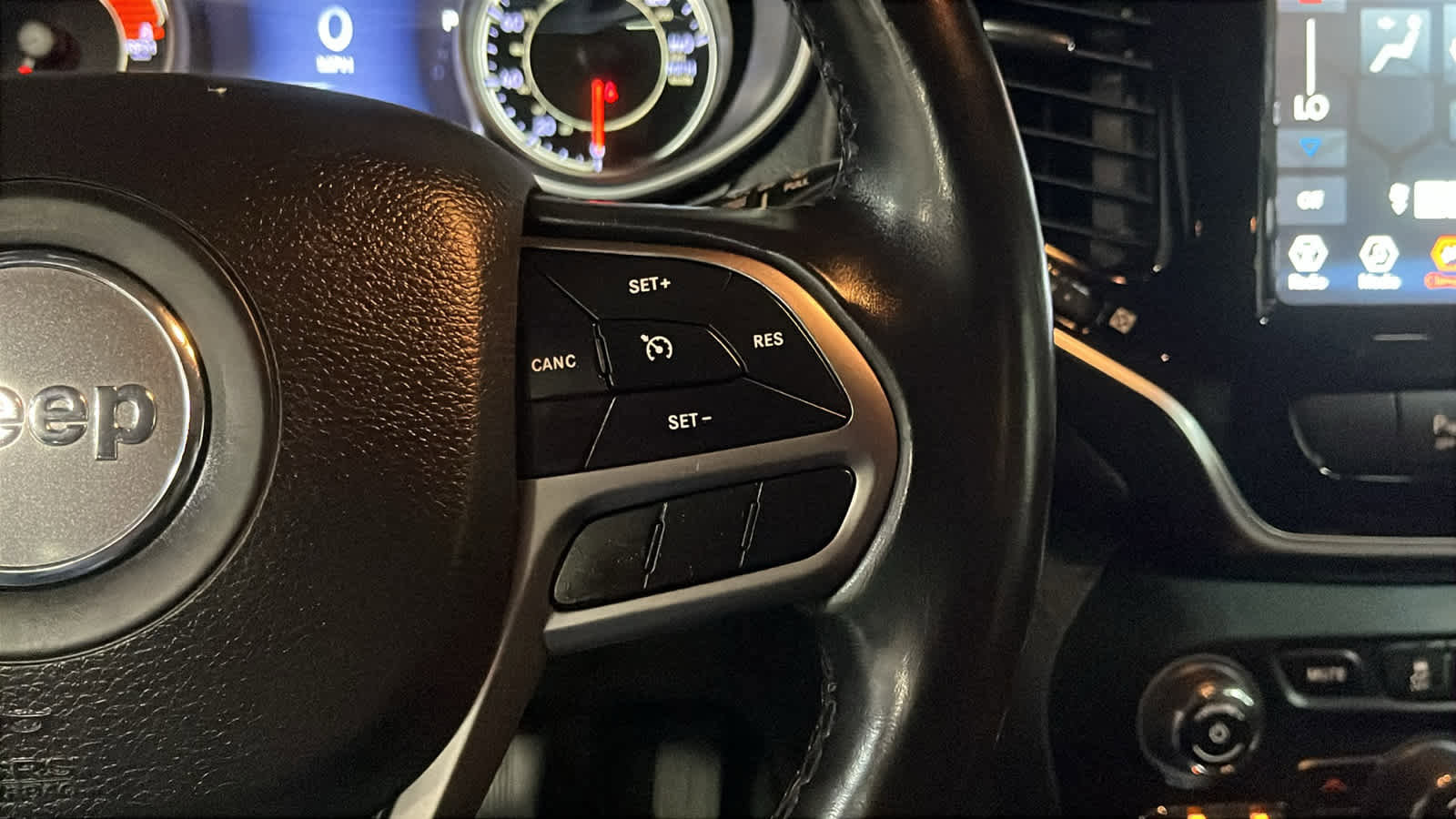 Used 2020 Jeep Cherokee Limited AWD/4WD image 13