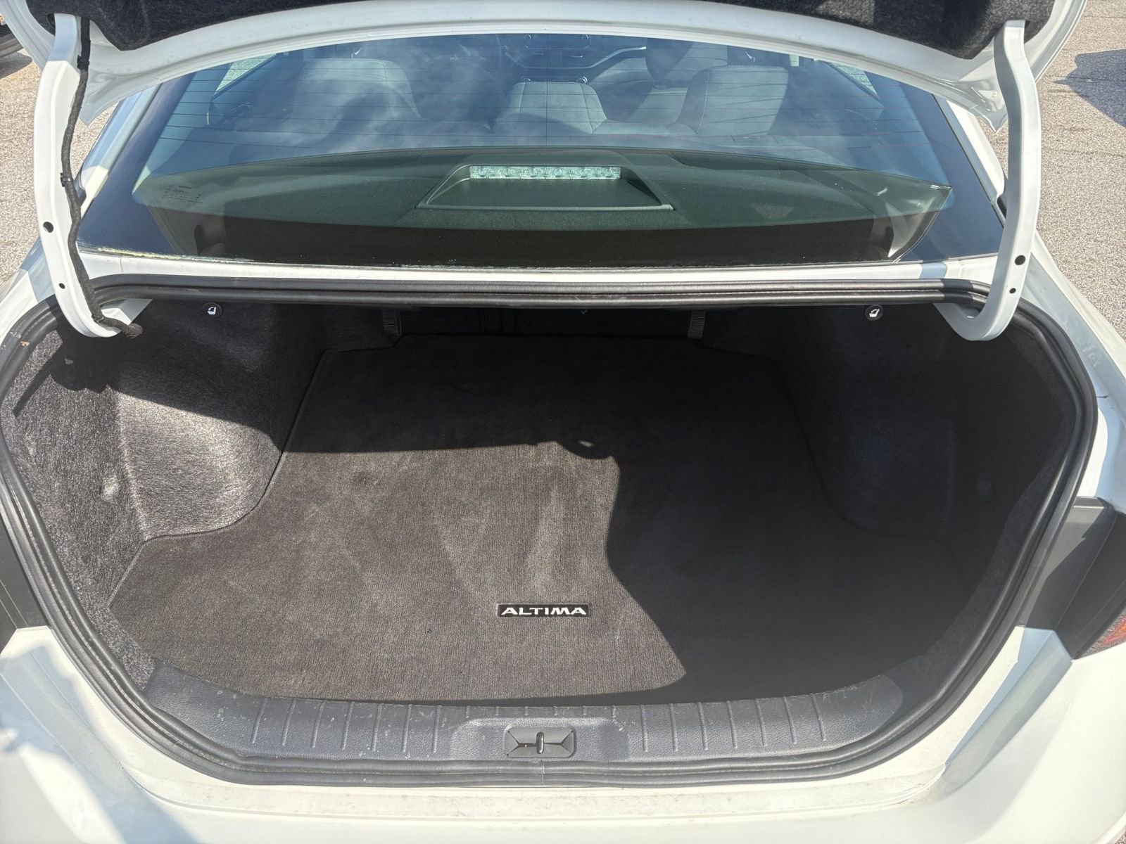 Used 2025 Nissan Altima 2.5 SV FWD image 31