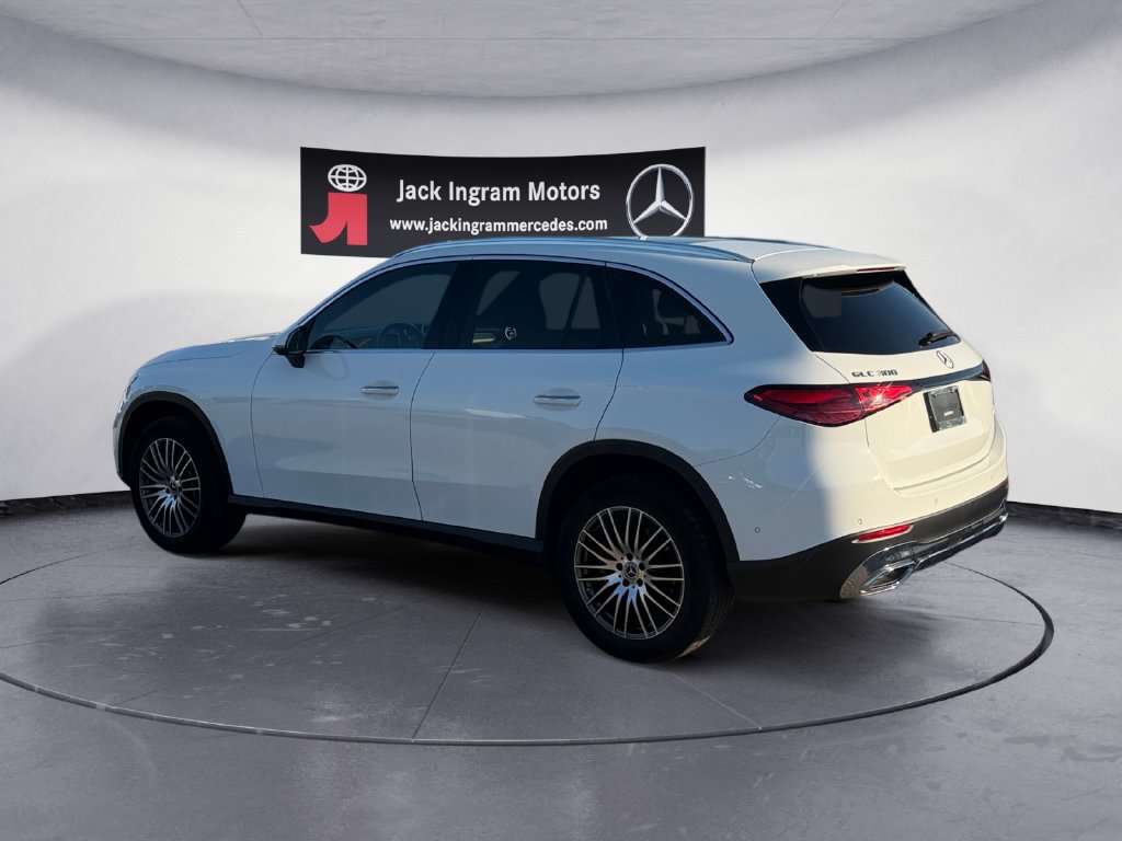 Certified 2025 Mercedes-Benz GLC 300 image 3