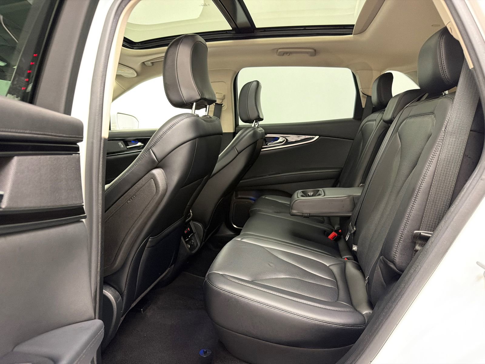 Used 2022 Lincoln Nautilus Reserve FWD image 18