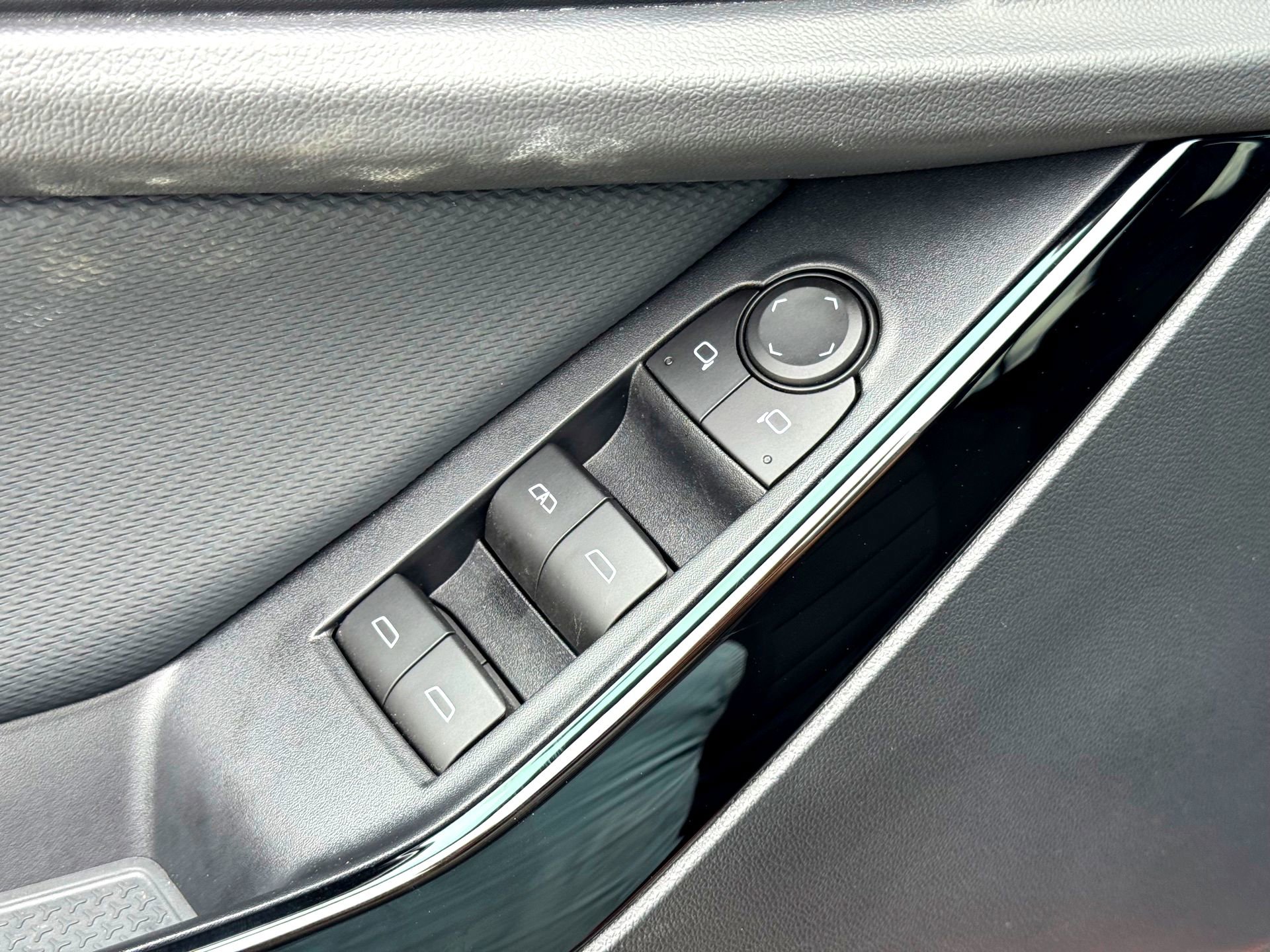 Used 2026 Chevrolet Equinox LT image 16