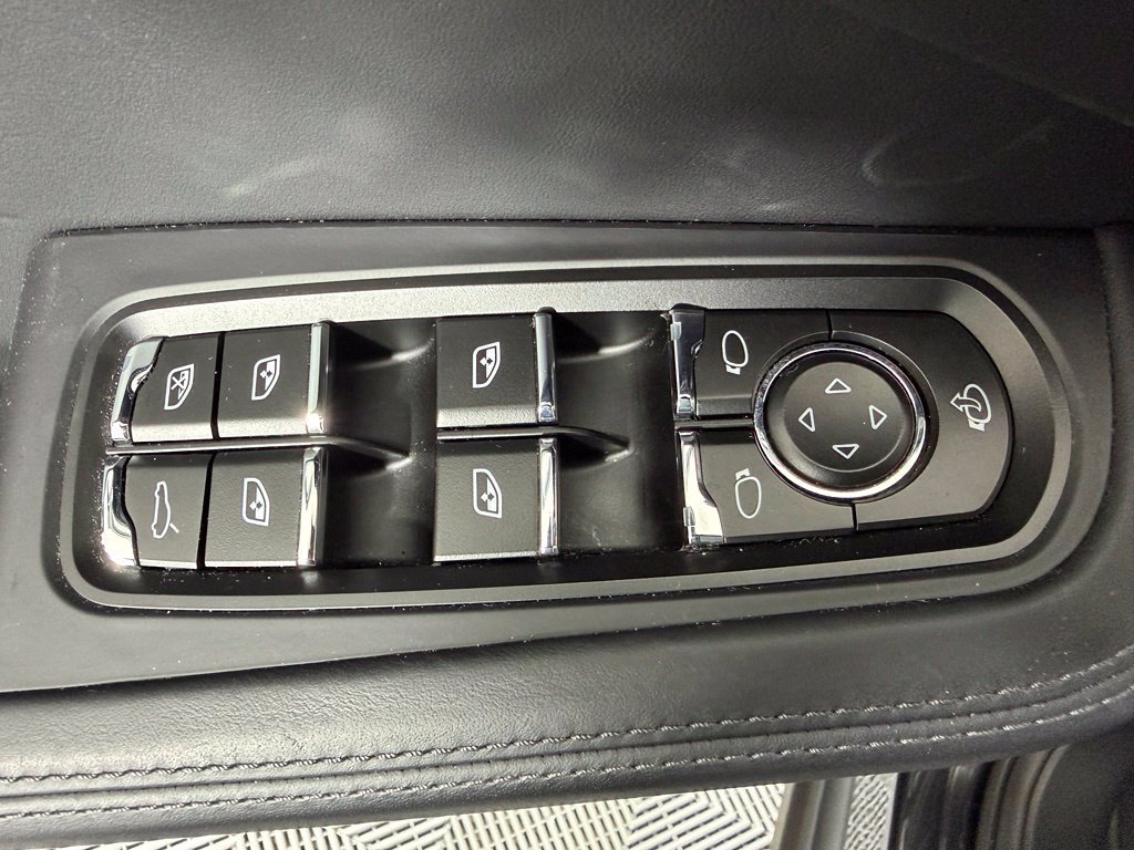 Certified 2025 Porsche Macan S AWD/4WD image 20