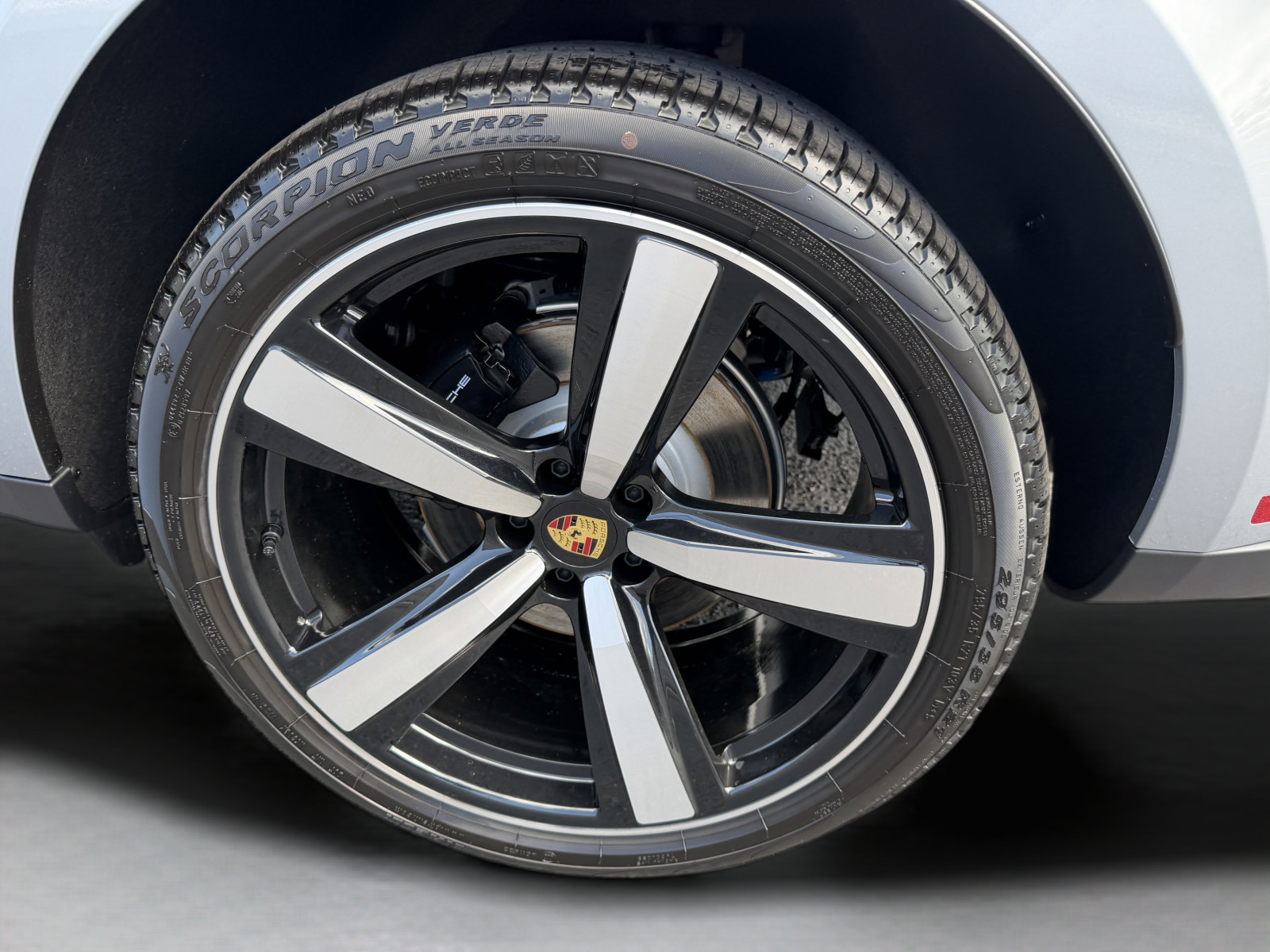New 2026 Porsche Macan AWD/4WD image 9