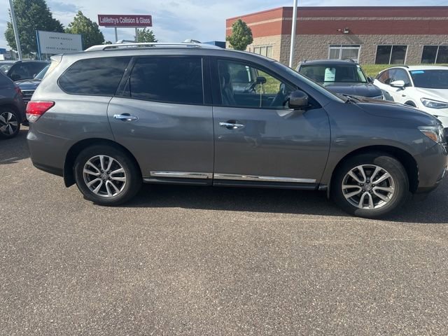 Used 2015 Nissan Pathfinder SL w/ Trailer Tow Package AWD/4WD image 2