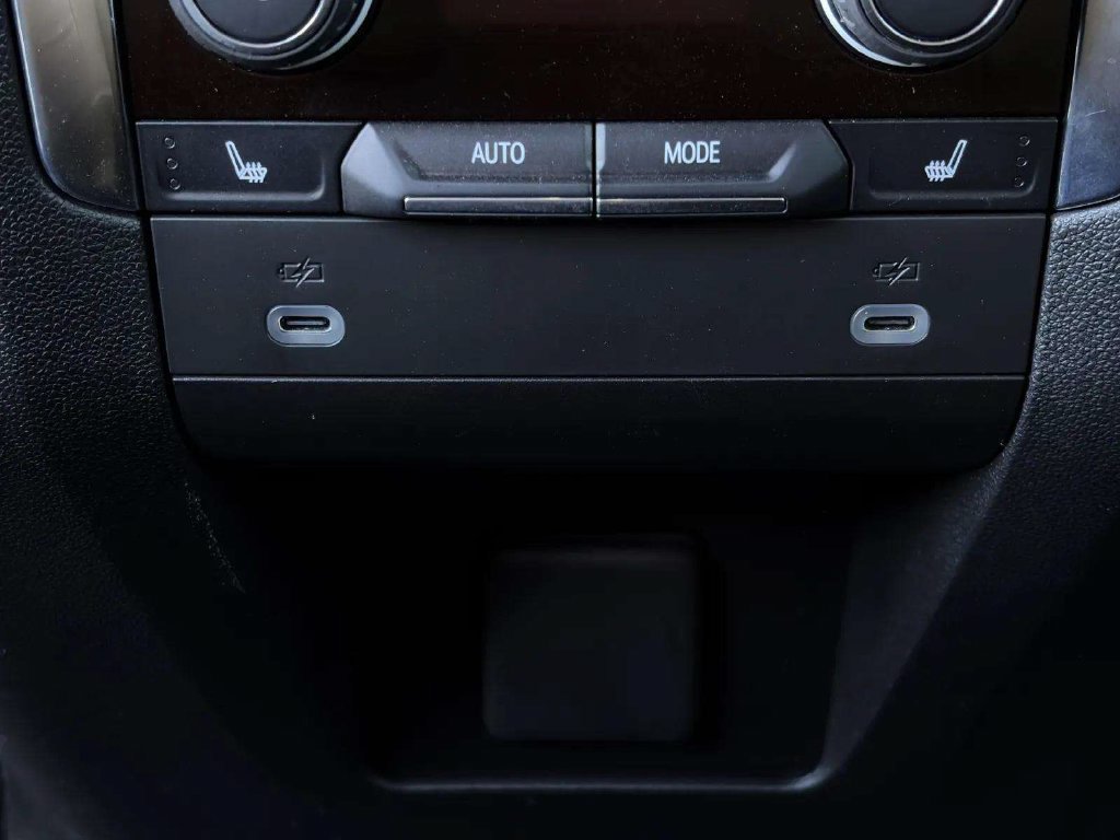 Used 2024 Chevrolet Tahoe Premier RWD image 18