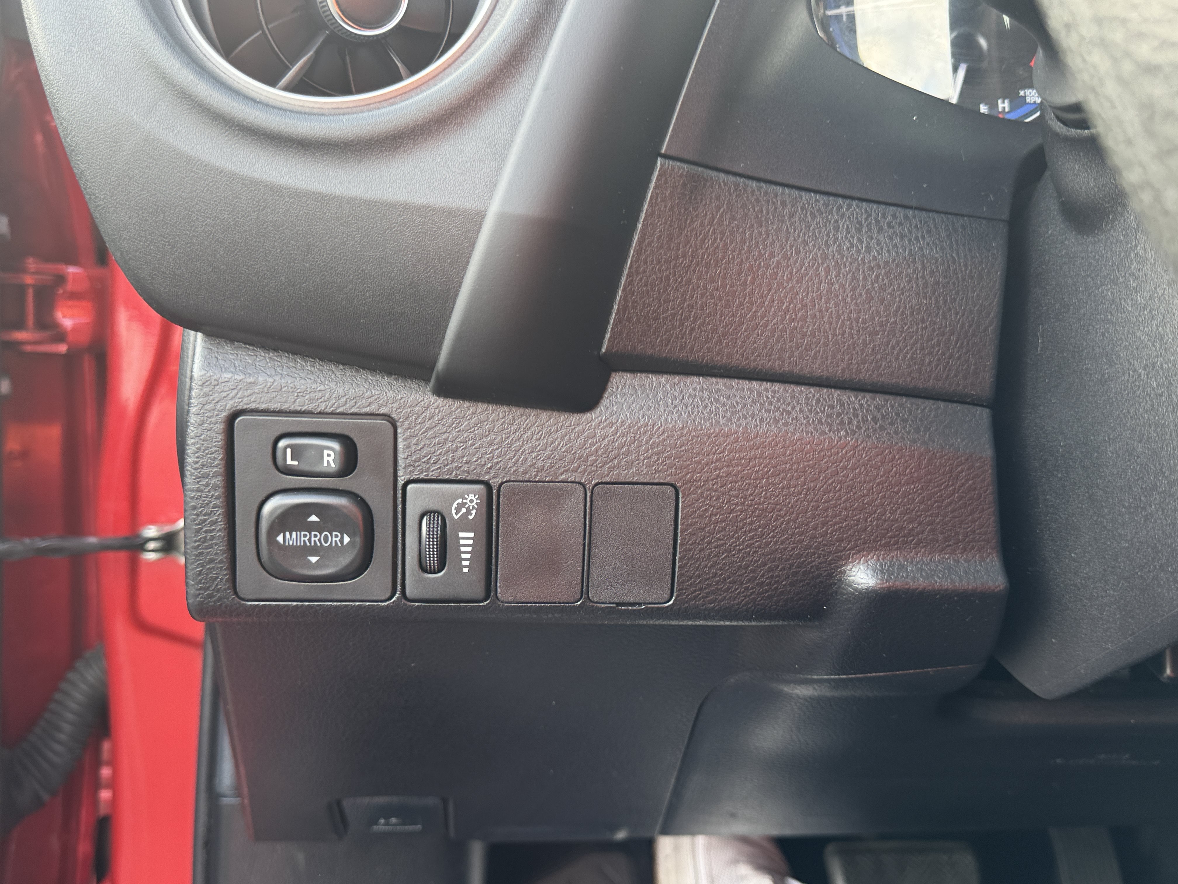 Used 2019 Toyota Corolla LE FWD image 17