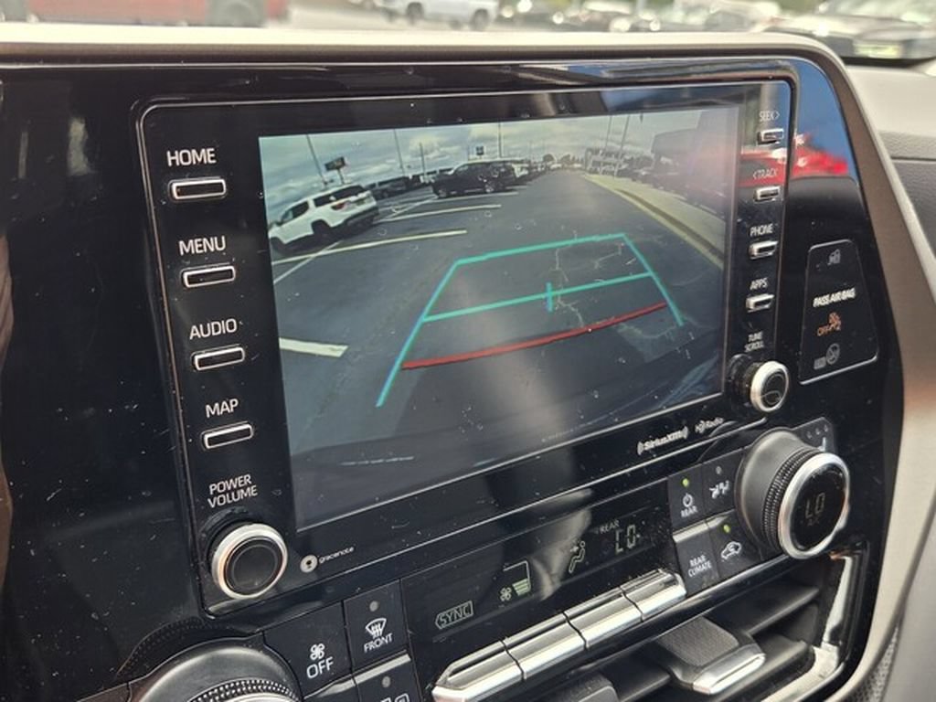 Used 2022 Toyota Highlander XLE FWD image 20