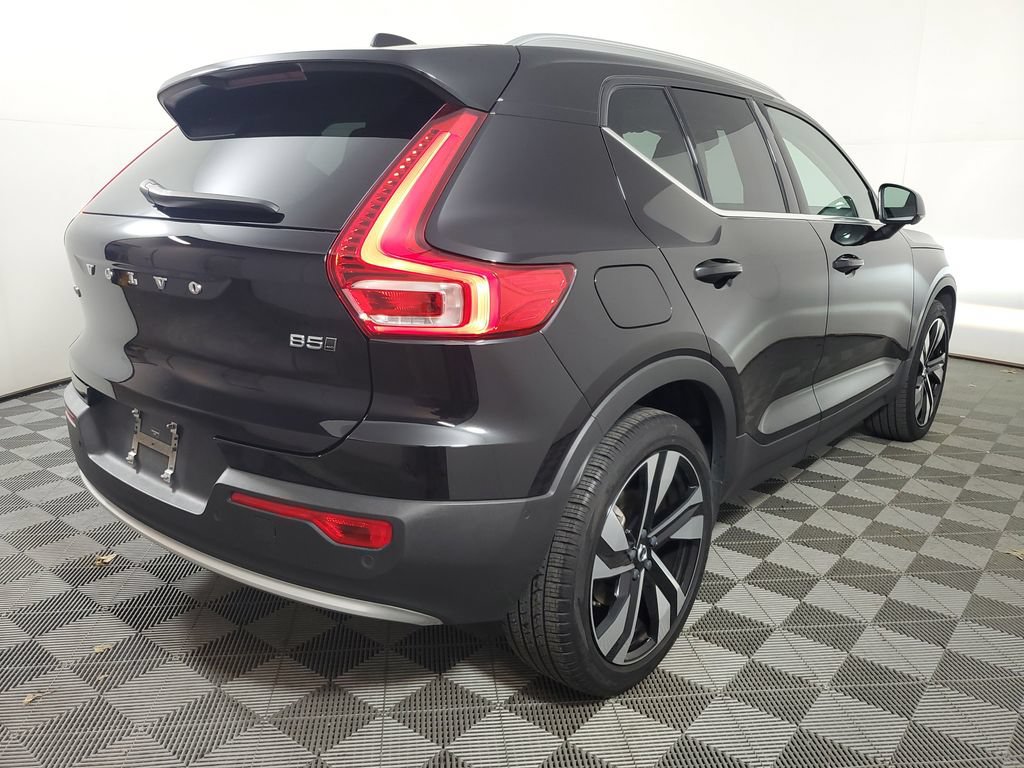 Used 2025 Volvo XC40 B5 Plus AWD/4WD image 8