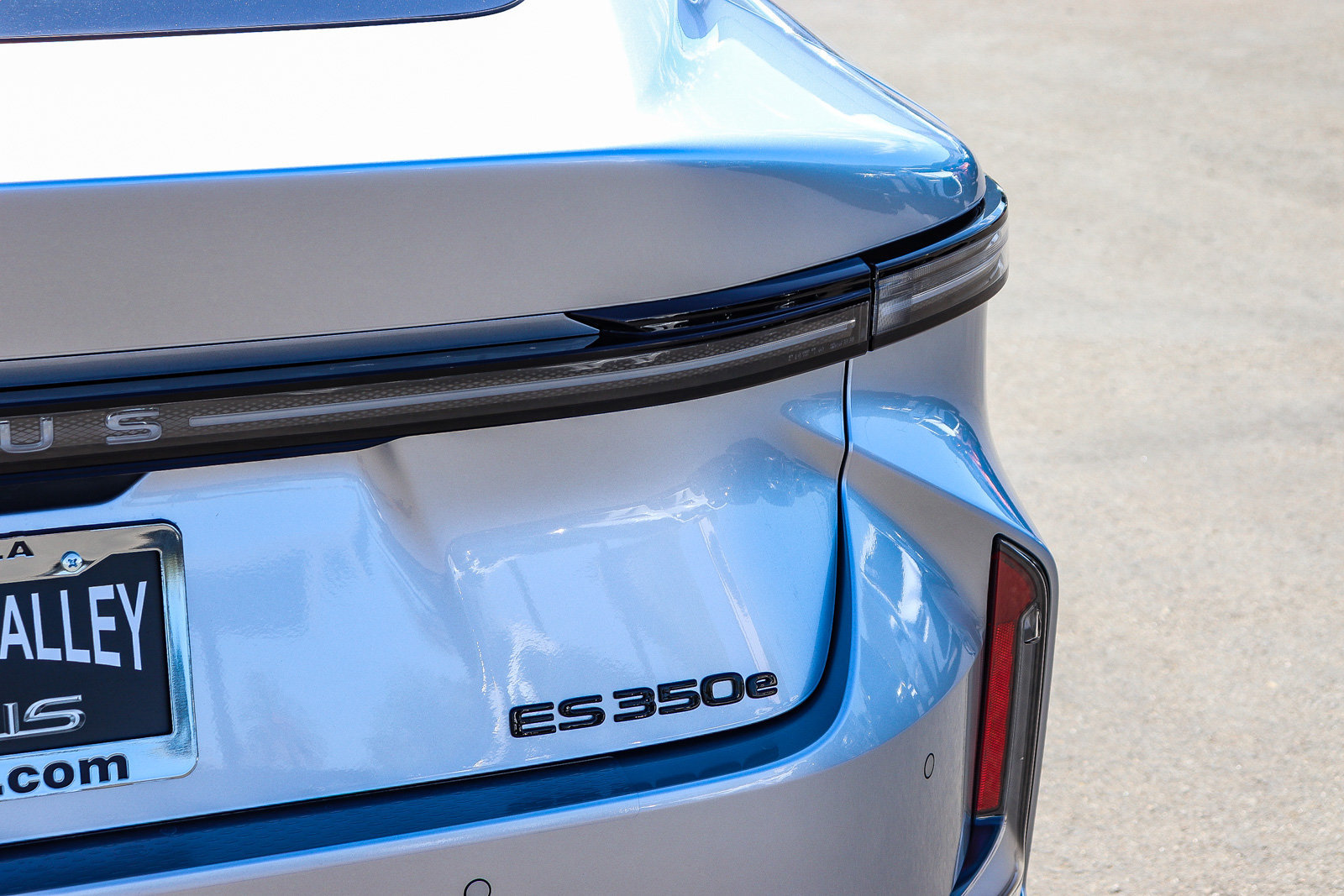 New 2026 Lexus ES 350e w/ Convenience Package FWD image 8