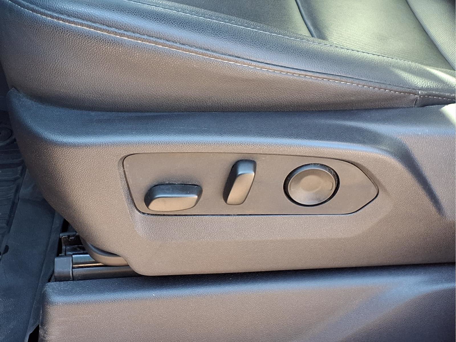 Used 2024 GMC Sierra 3500 SLT w/ SLT Premium Package image 18