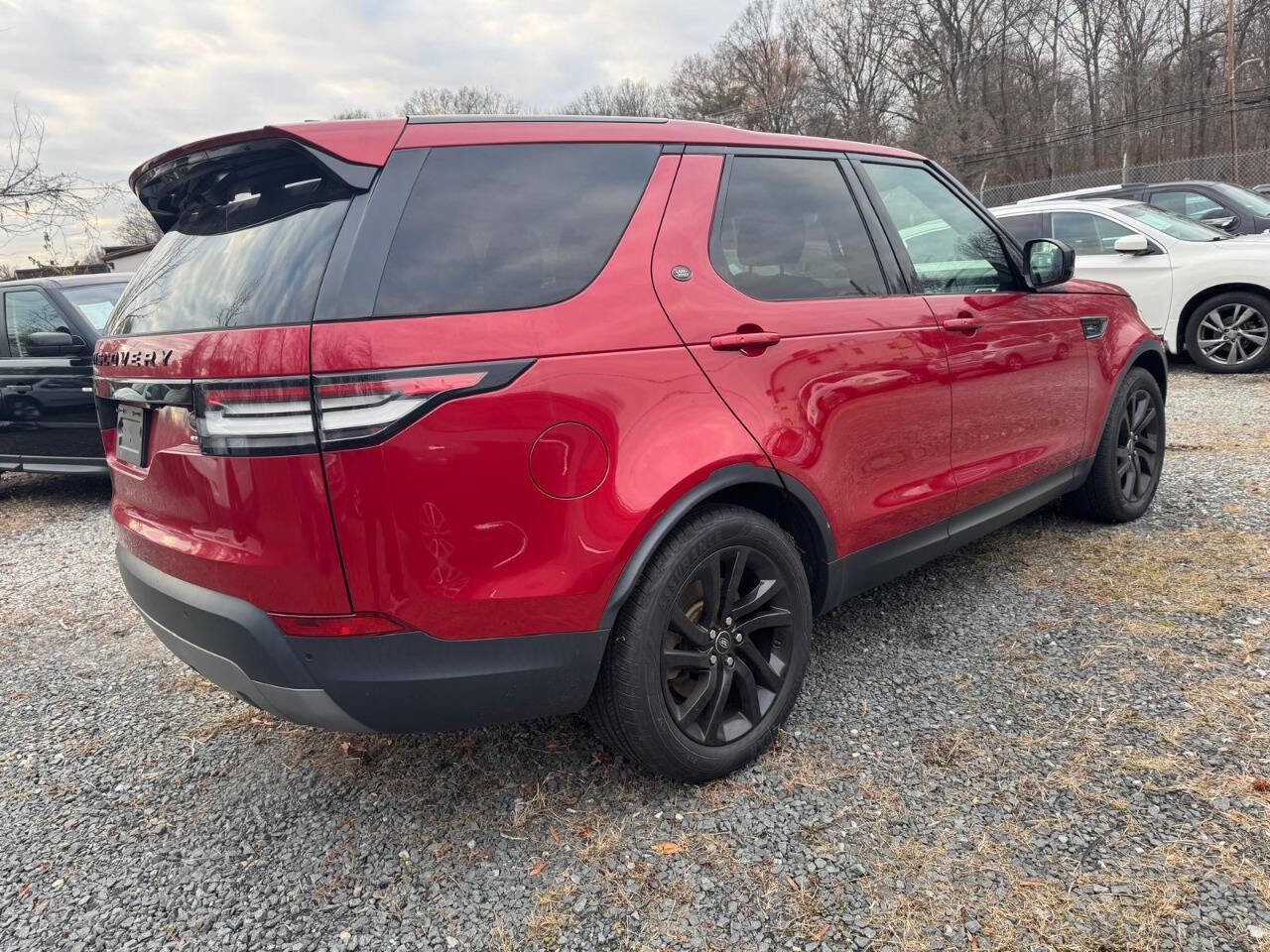 Used 2017 Land Rover Discovery SE image 8
