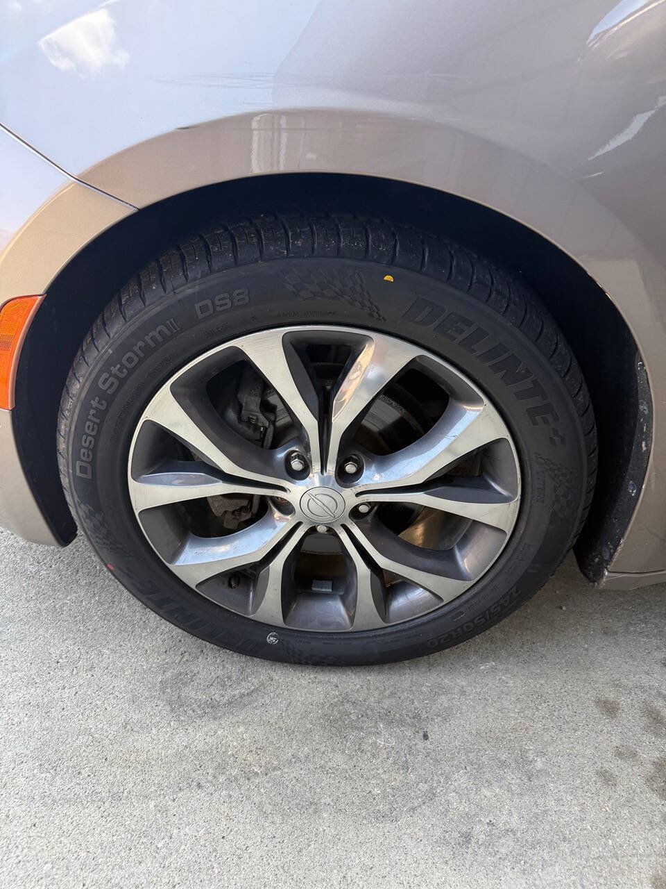 Used 2018 Chrysler Pacifica Limited w/ Tire & Wheel Group FWD image 14