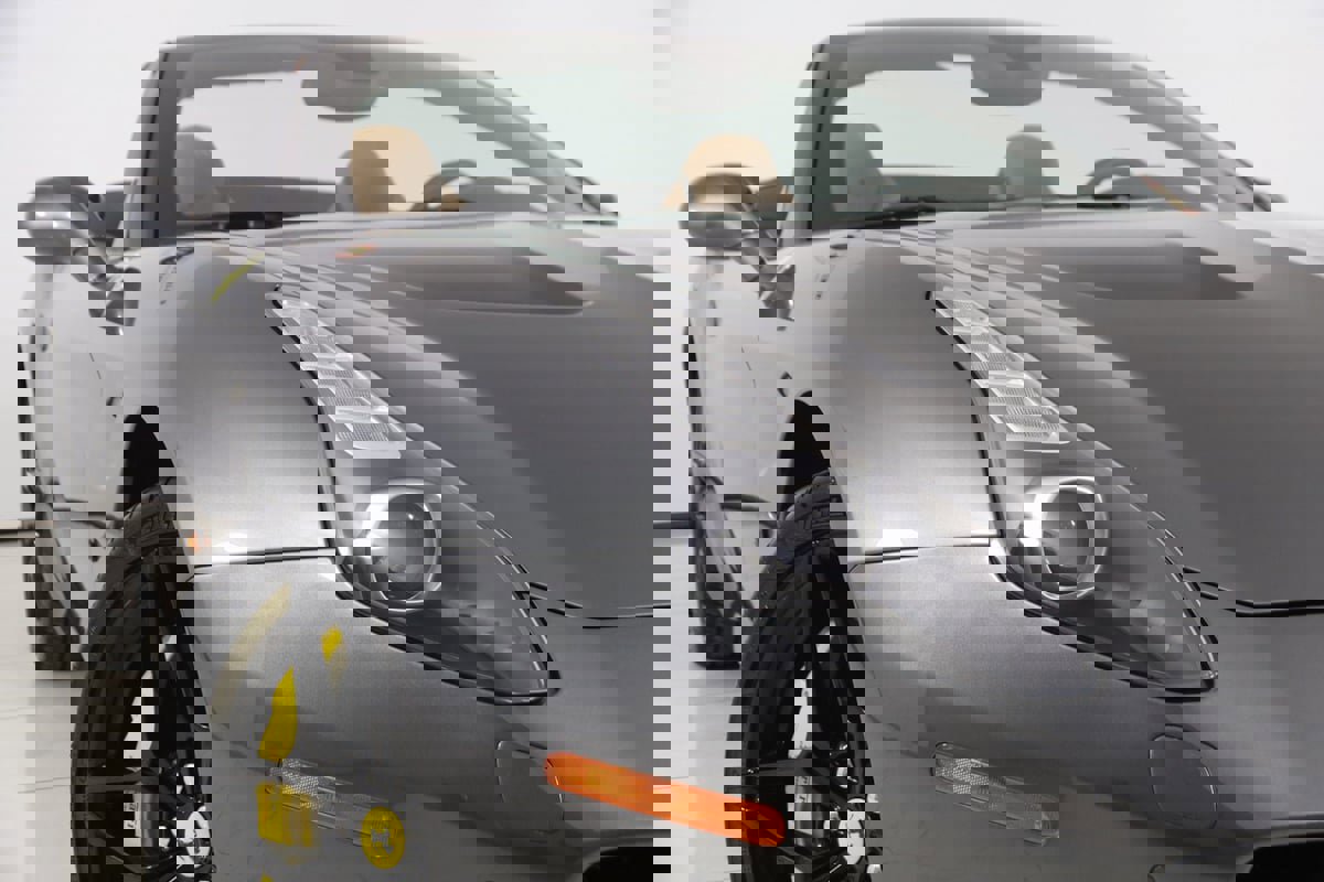 Used 2018 Ferrari California T image 25