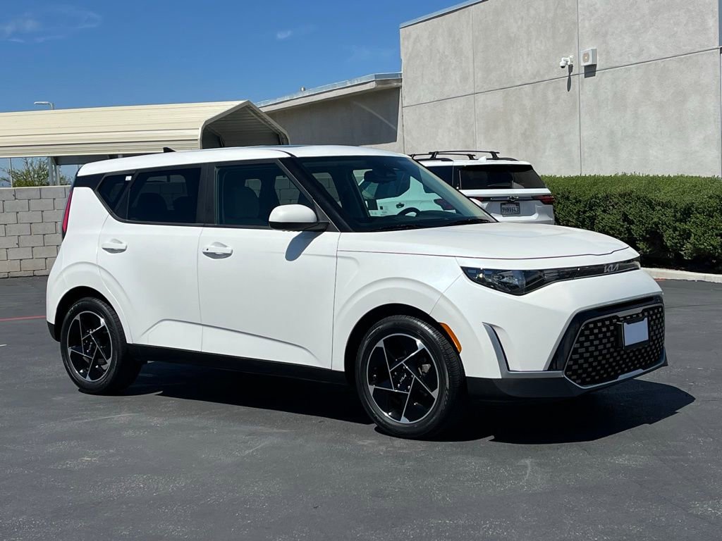 Used 2023 Kia Soul EX FWD image 1