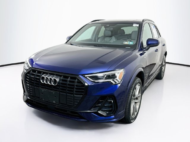 Used 2023 Audi Q3 2.0T Premium w/ Black Optic Sport Package AWD/4WD image 3
