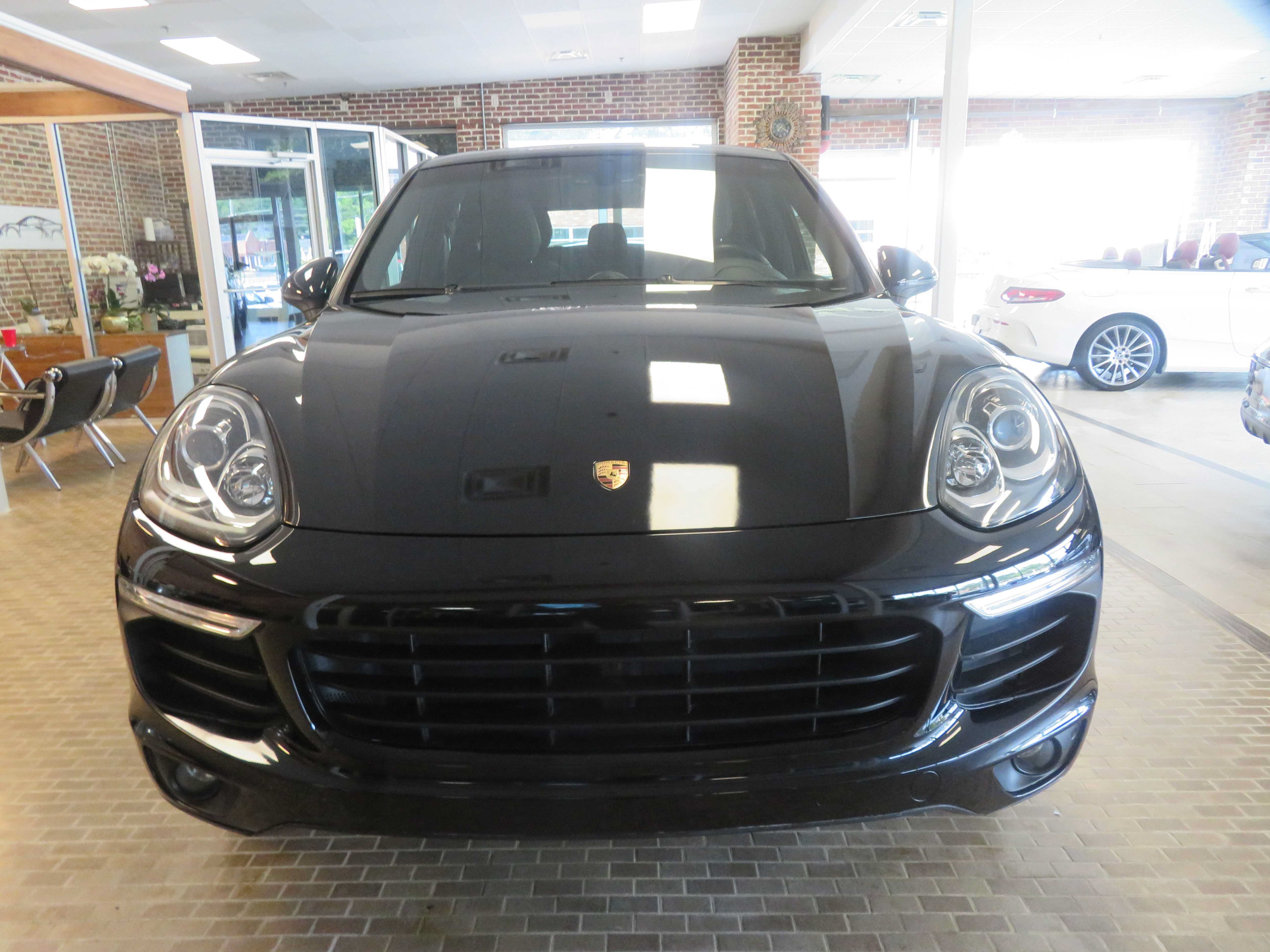 Used 2016 Porsche Cayenne AWD/4WD image 2