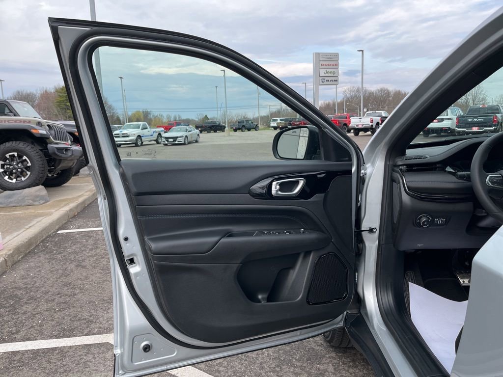 New 2025 Jeep Compass Latitude w/ Convenience Group image 10