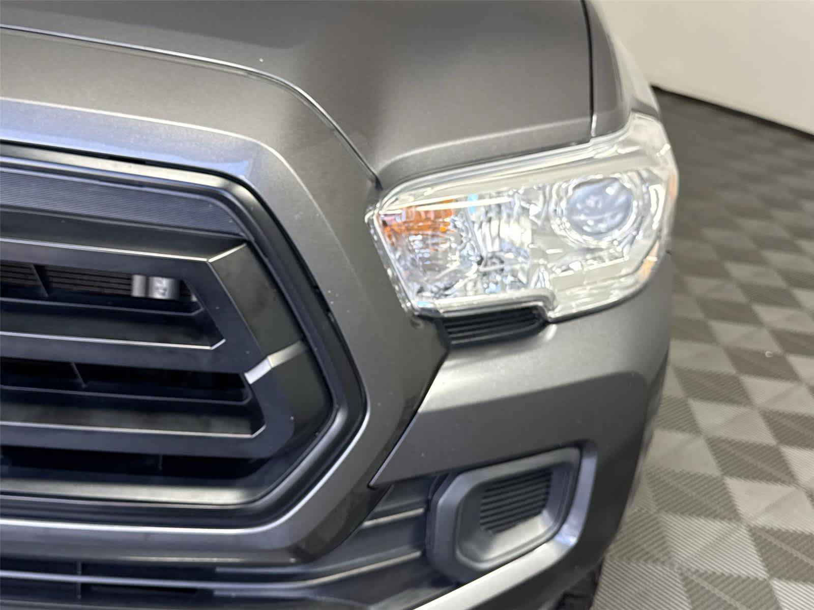 Used 2022 Toyota Tacoma SR AWD/4WD image 9