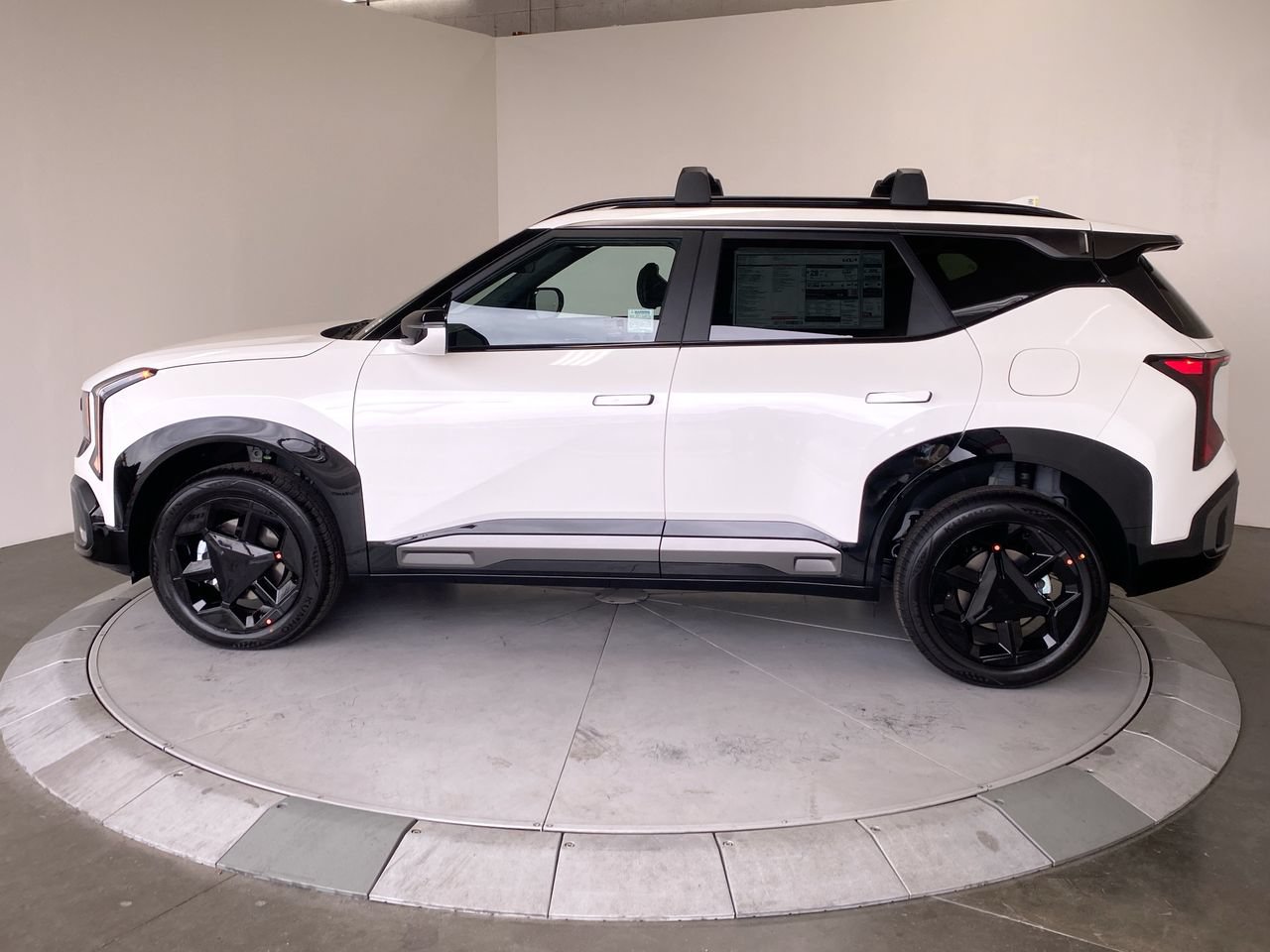 New 2027 Kia Seltos X-Line S w/ X-Line S Premium Package AWD/4WD image 2