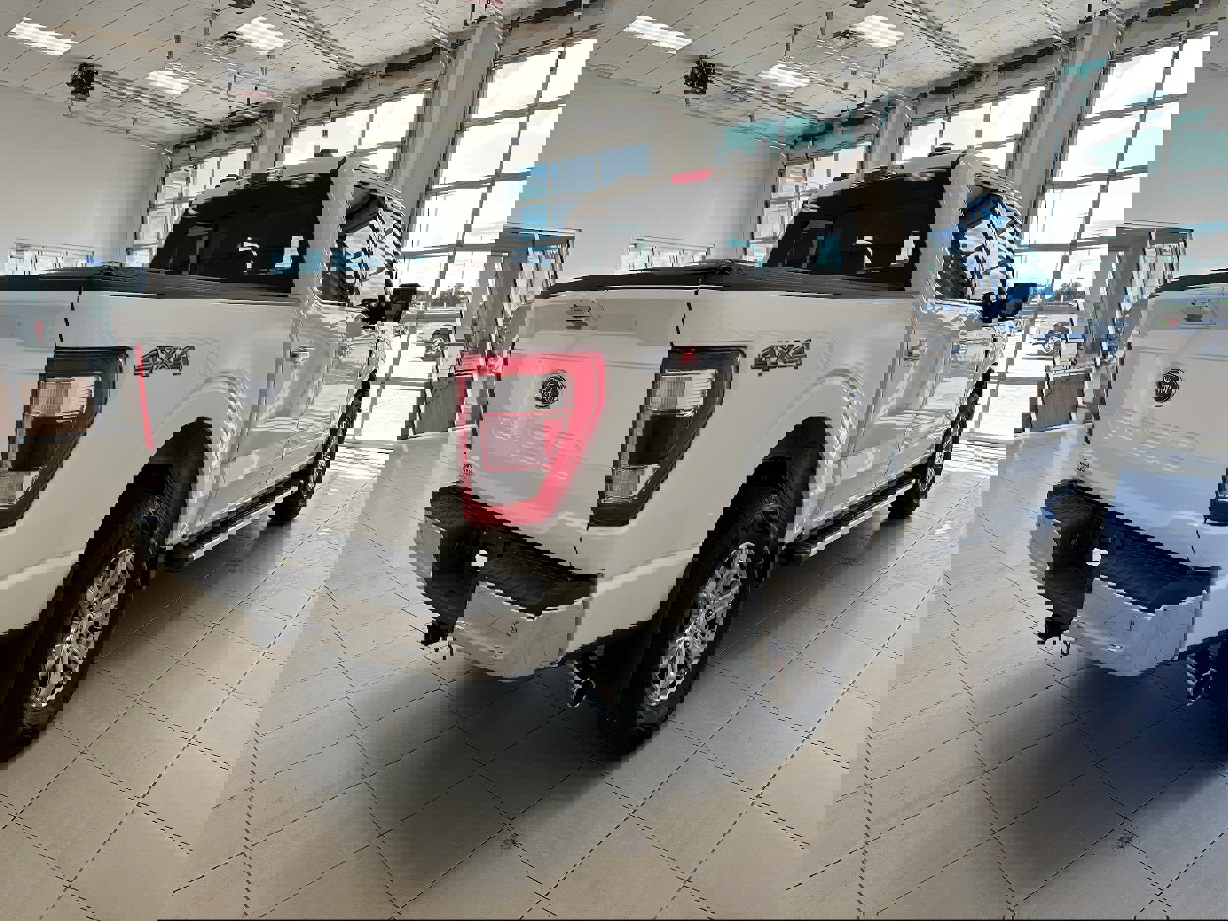 Used 2023 Ford F150 Lariat w/ Bed Utility Package image 5