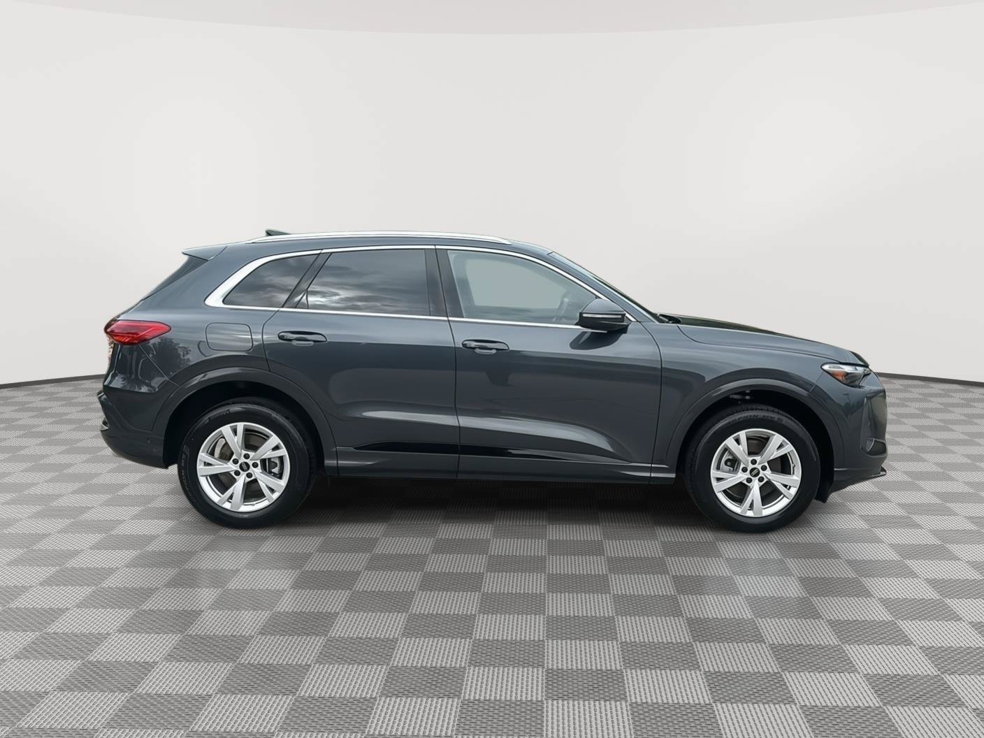 Used 2025 Audi Q5 Premium w/ Convenience Package AWD/4WD image 4