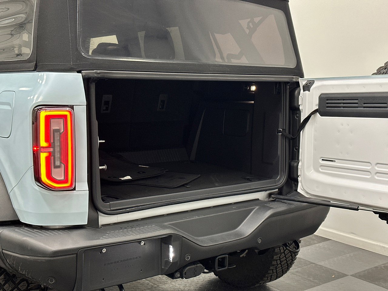 Used 2022 Ford Bronco Badlands image 8