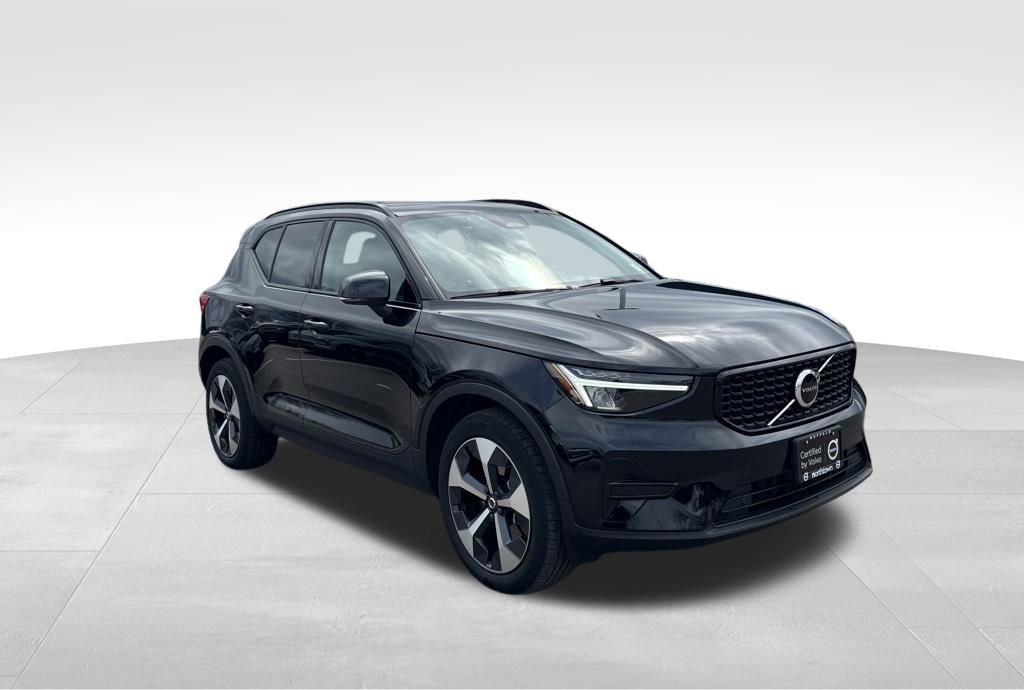 Used 2024 Volvo XC40 B5 Core image 36