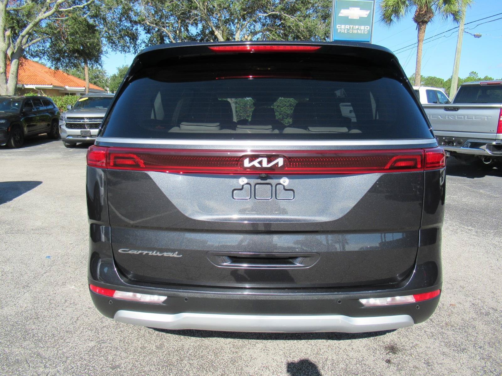 Used 2022 Kia Carnival LX FWD image 7