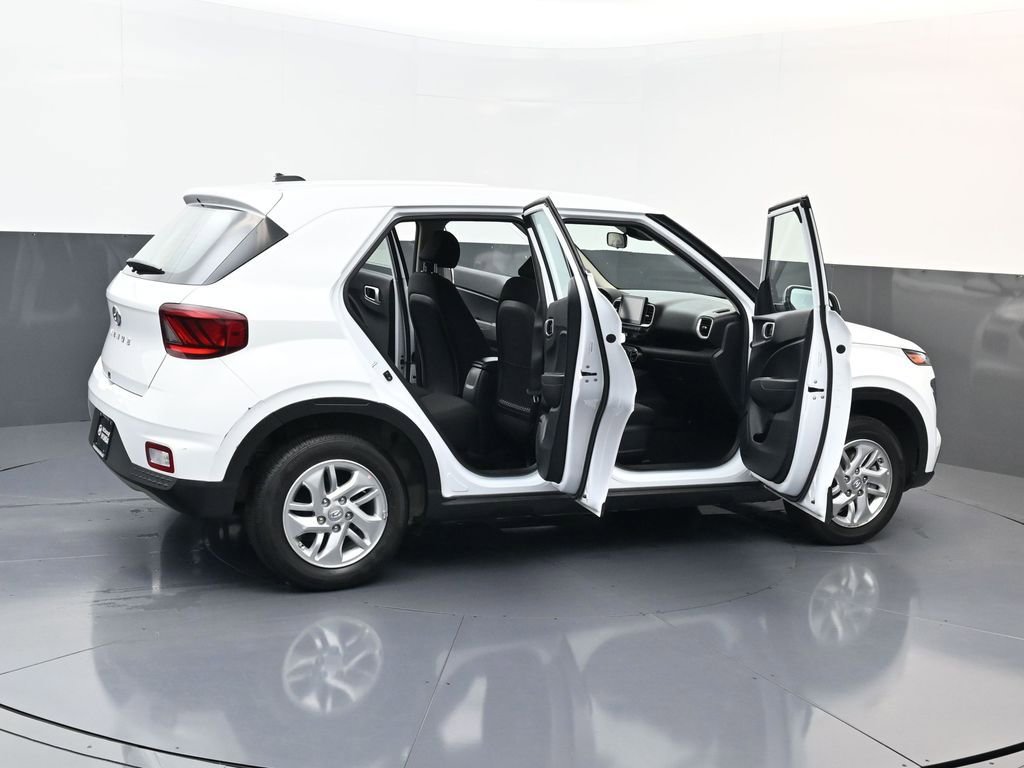 Used 2026 Hyundai Venue SE FWD image 28