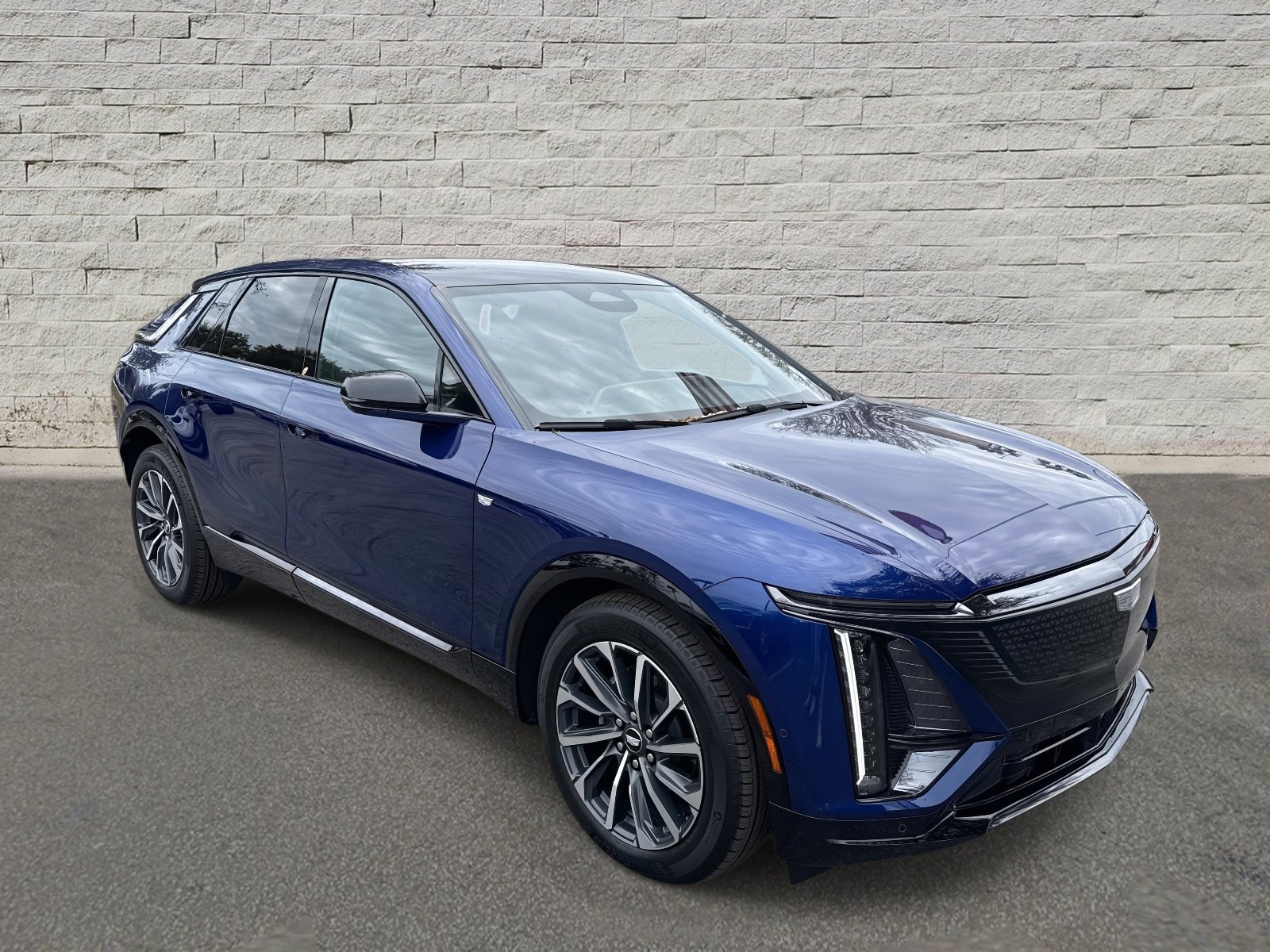 Used 2025 Cadillac Lyriq Sport image 3