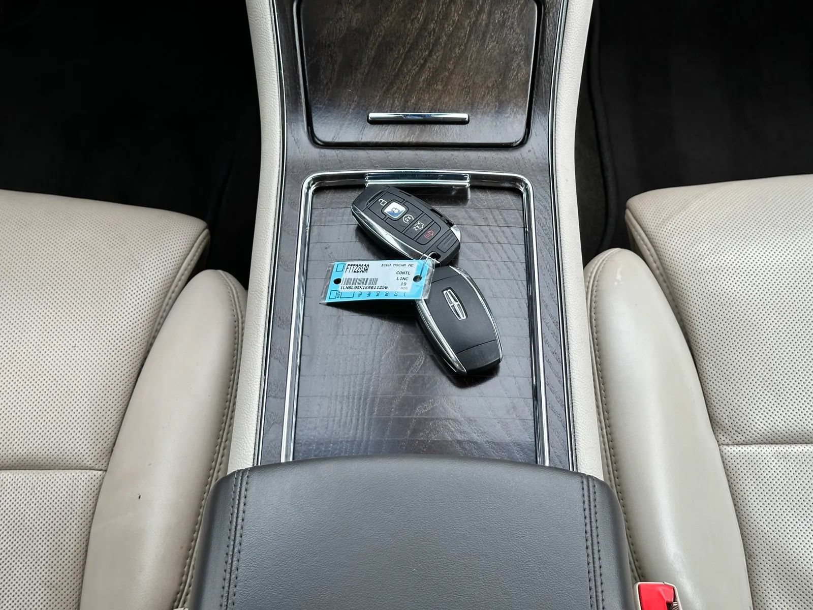 Used 2019 Lincoln Continental Select w/ Continental Climate Package FWD image 25