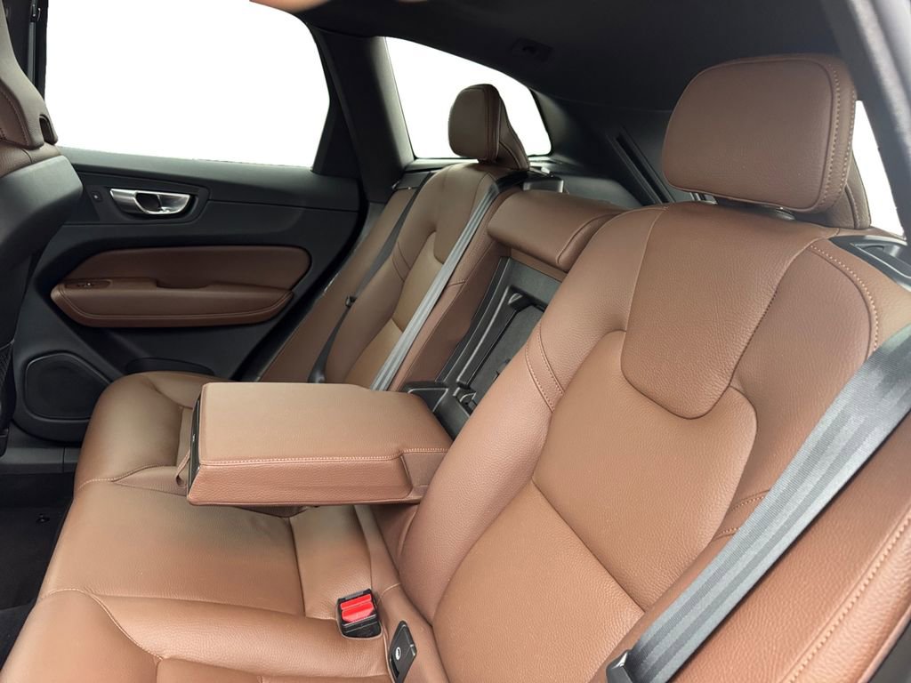 Certified 2023 Volvo XC60 B5 Plus w/ Climate Package image 23