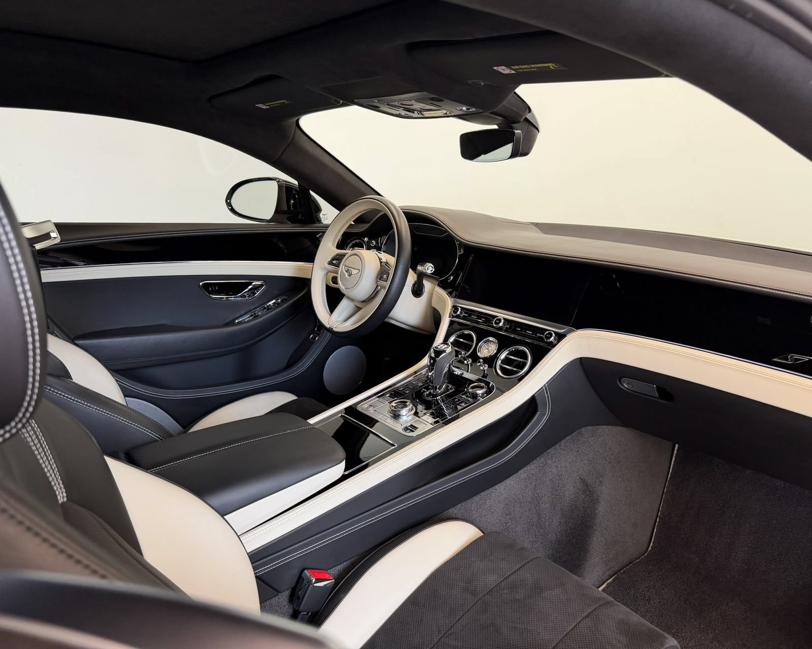 Used 2023 Bentley Continental GT S AWD/4WD image 2