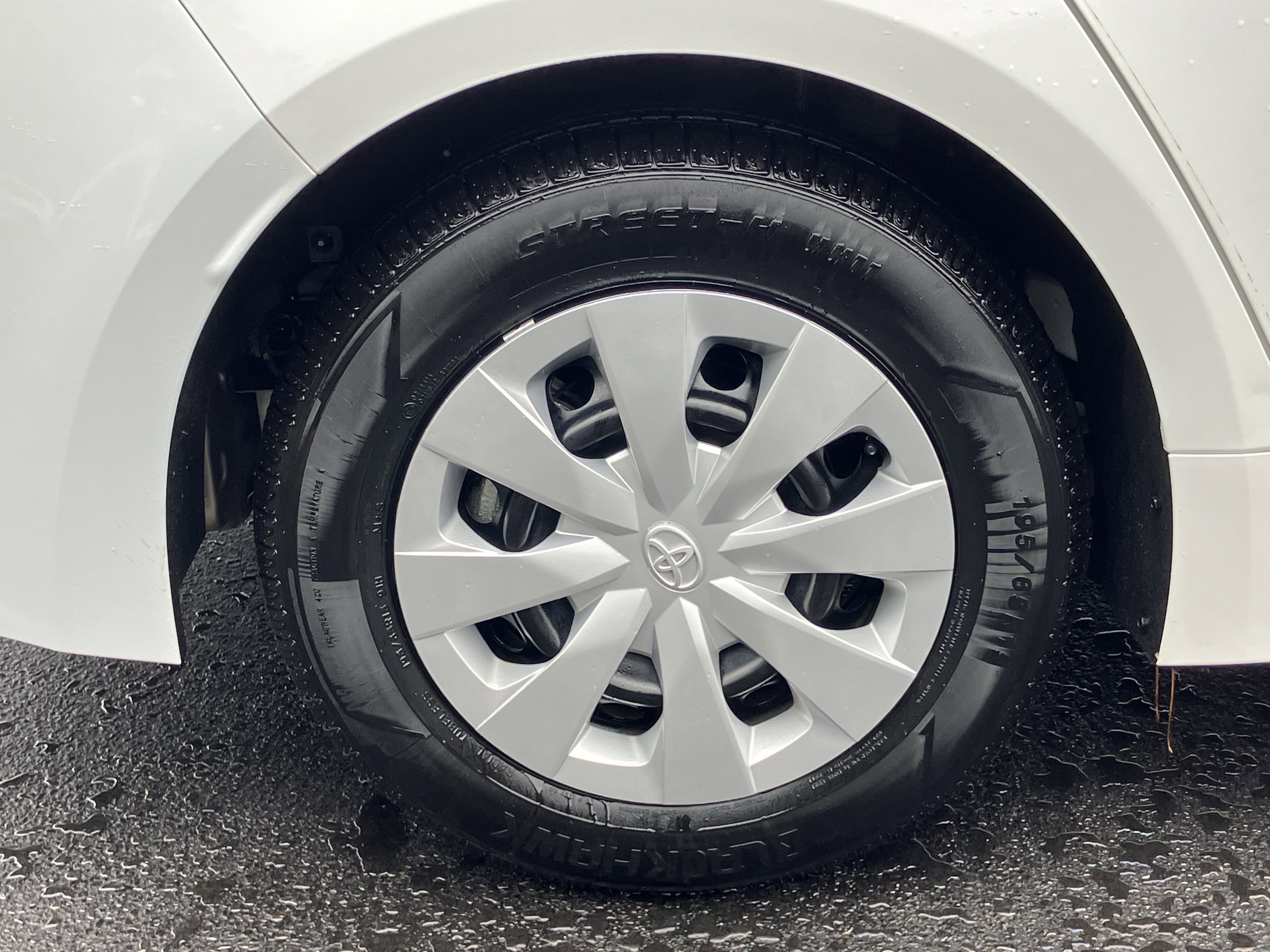 Used 2020 Toyota Corolla L image 13