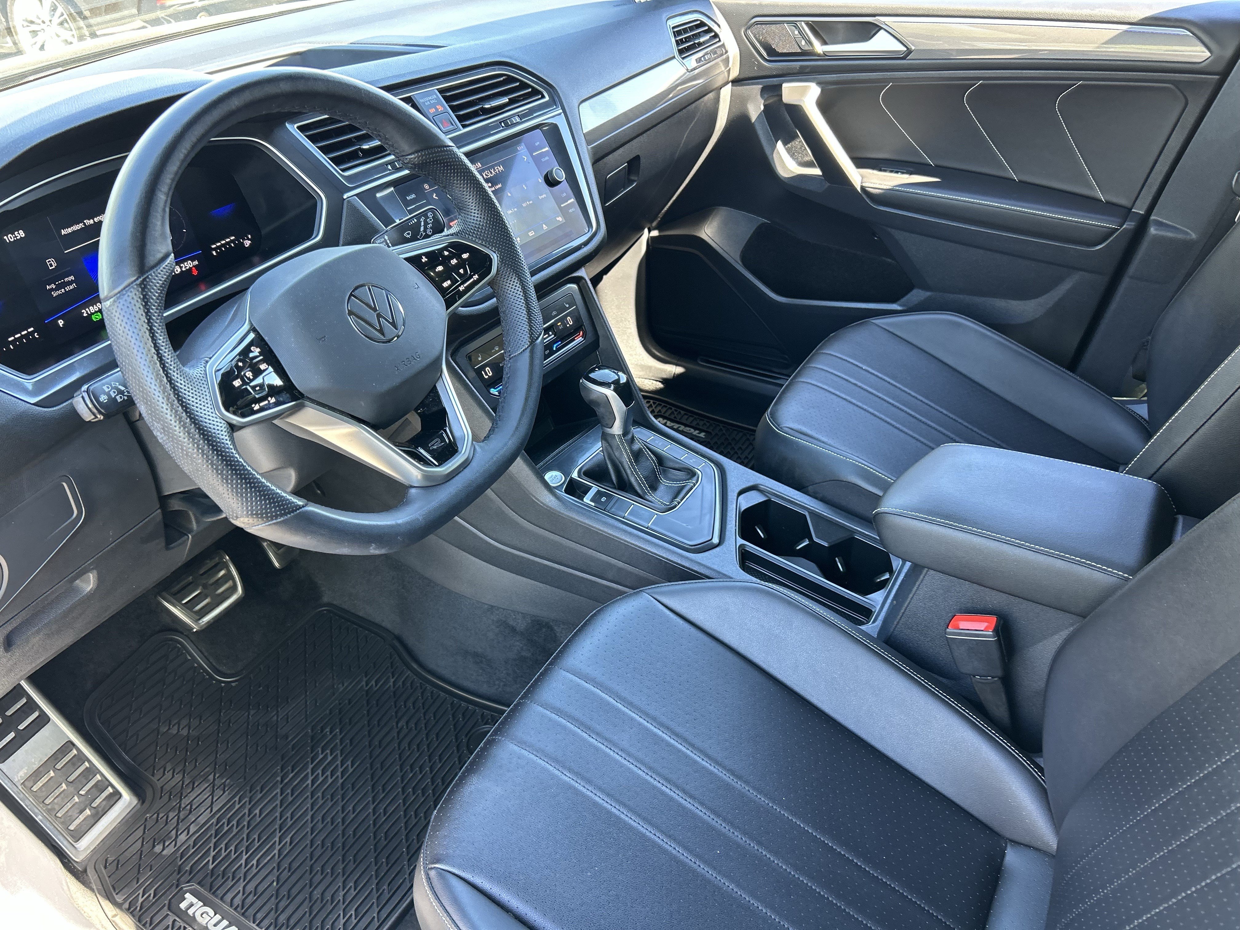 Used 2024 Volkswagen Tiguan SE R-Line FWD image 17