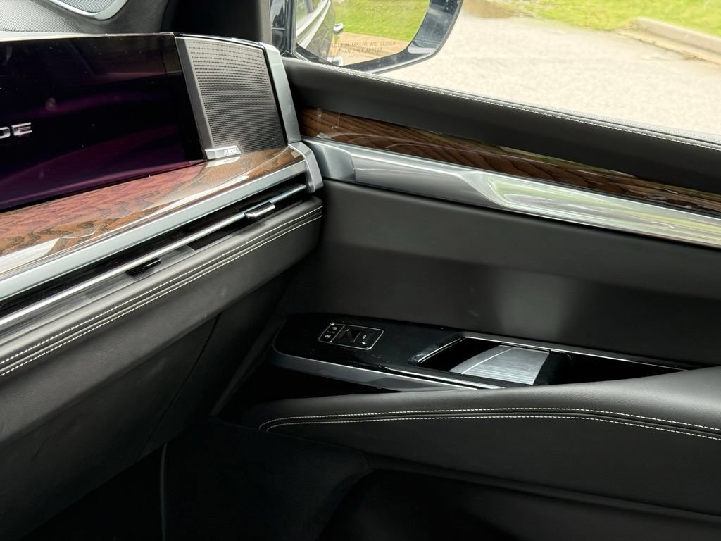 Certified 2025 Cadillac Escalade Premium Luxury Platinum w/ LPO, Floor Liner Package AWD/4WD image 37