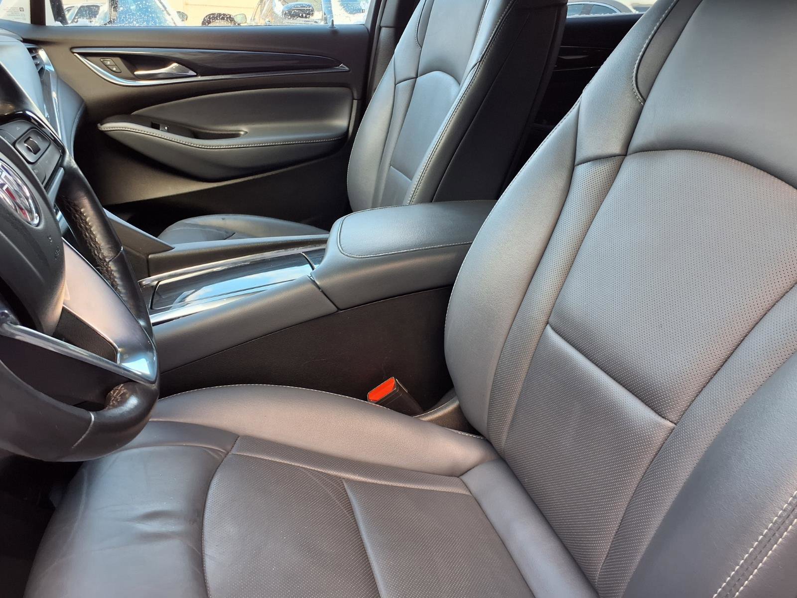 Used 2024 Buick Enclave Premium image 3