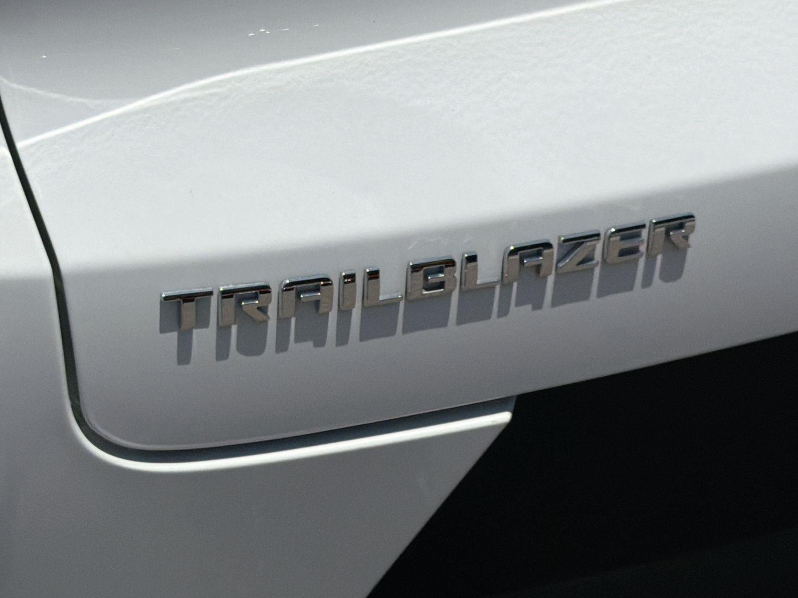 Used 2025 Chevrolet TrailBlazer LS FWD image 25