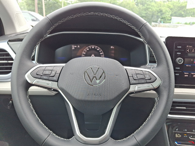 Used 2025 Volkswagen Taos SE w/ Panoramic Sunroof Package AWD/4WD image 14