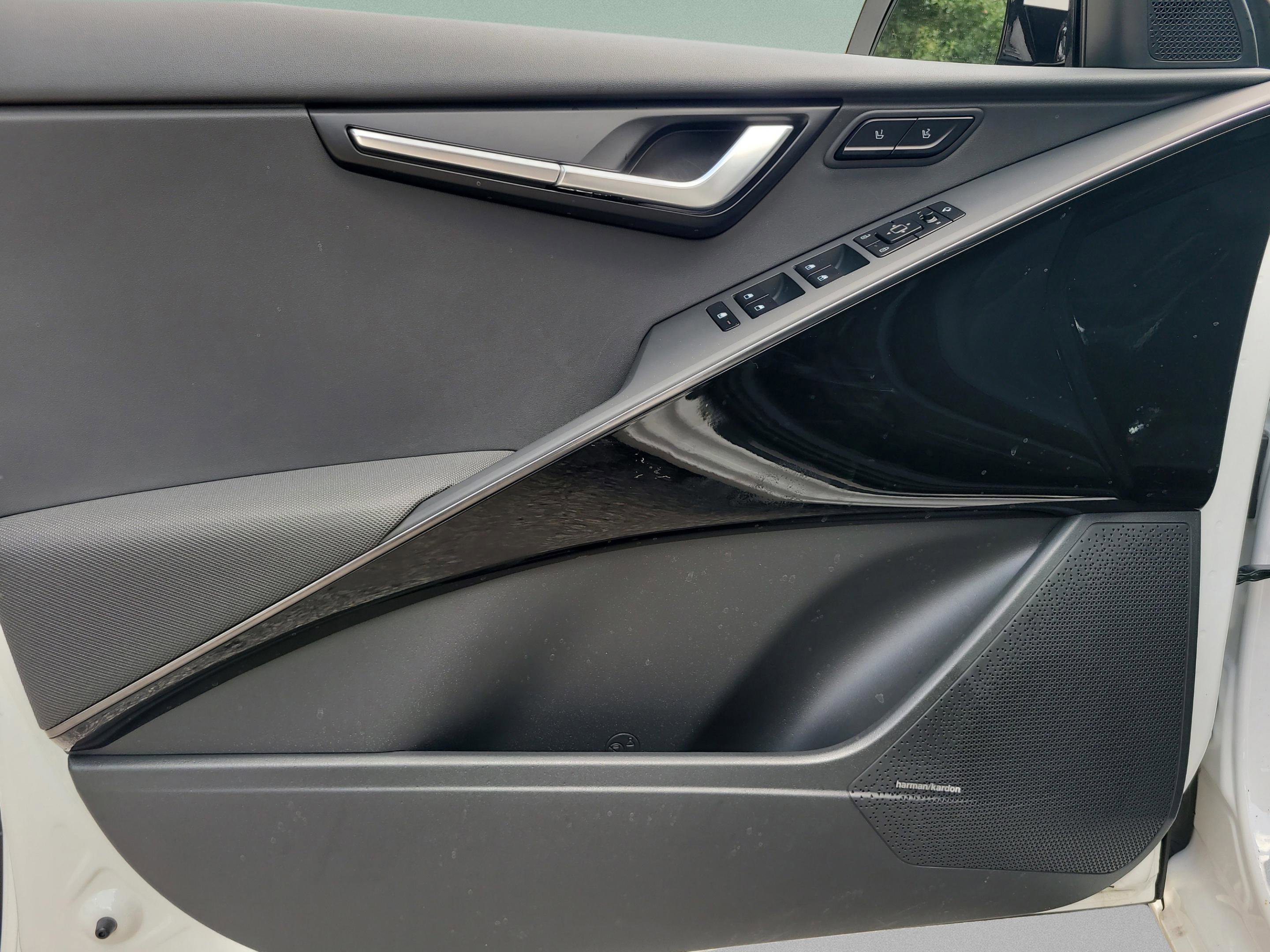 New 2025 Kia Niro SX image 17