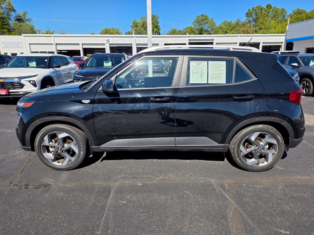 Used 2023 Hyundai Venue SEL FWD image 5